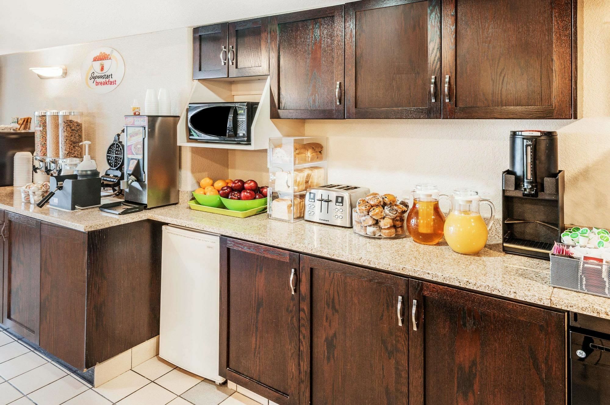 Homestay Express Airdrie Esterno foto