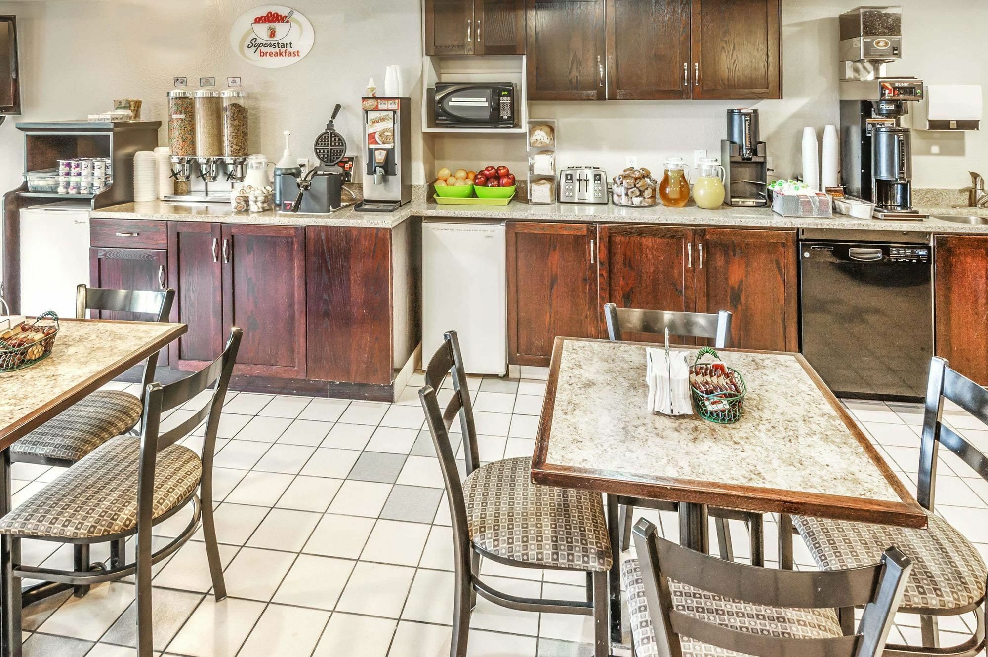 Homestay Express Airdrie Esterno foto