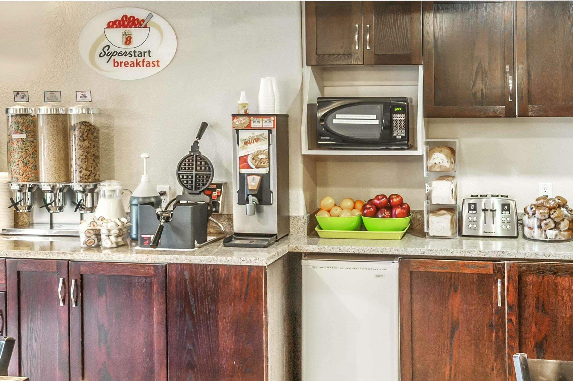 Homestay Express Airdrie Esterno foto