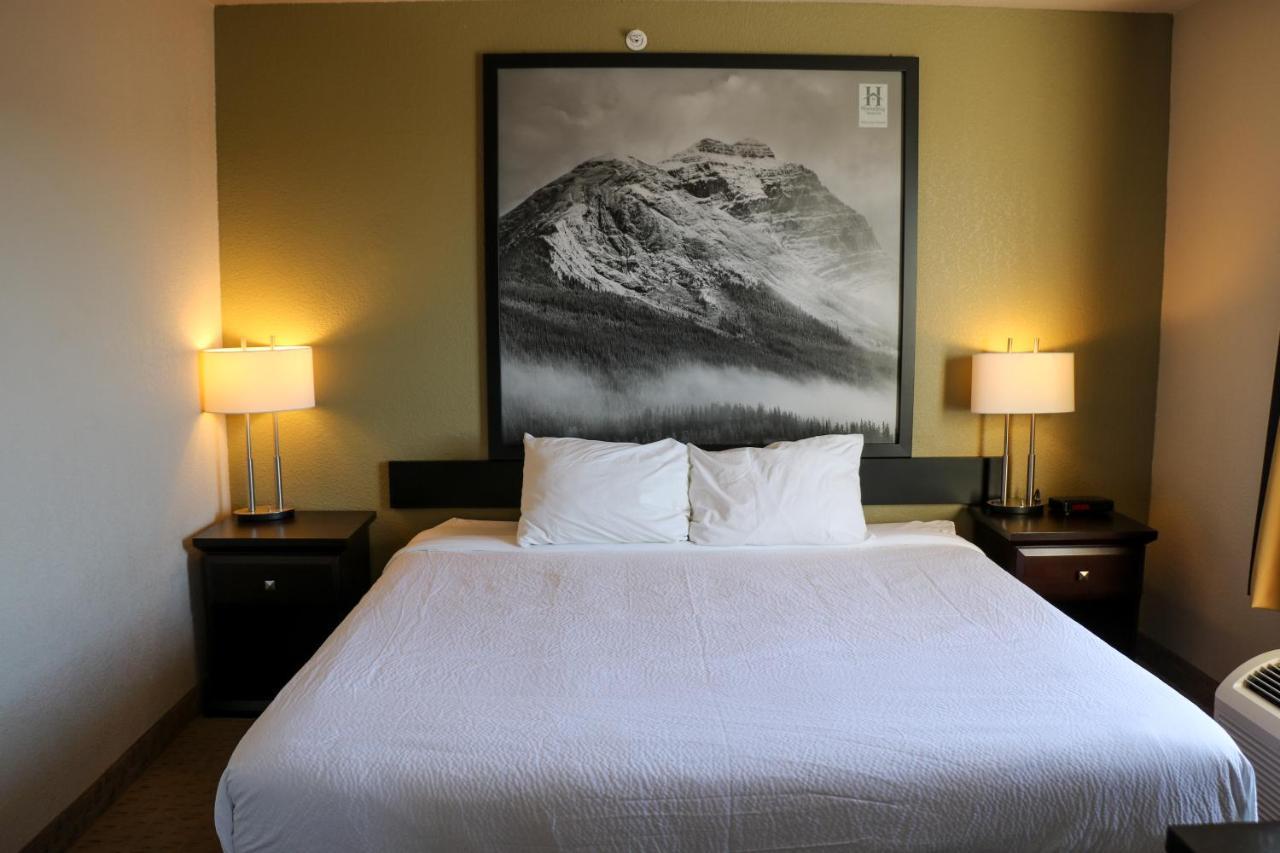 Homestay Express Airdrie Esterno foto