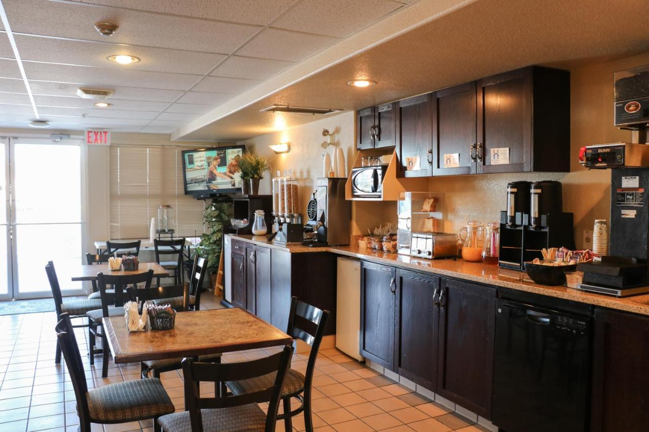 Homestay Express Airdrie Esterno foto