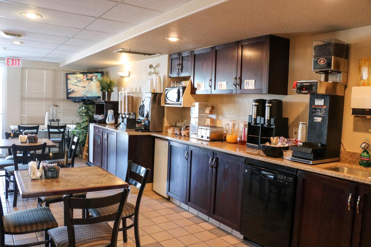 Homestay Express Airdrie Esterno foto